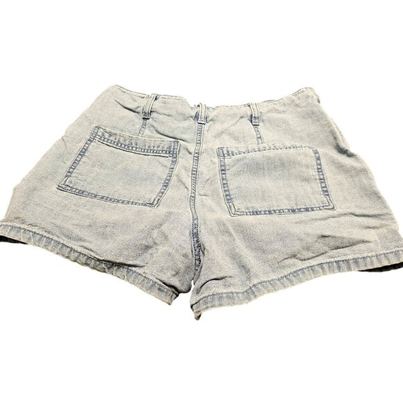 Universal Thread Women's High Rise Midi Denim Shorts Size 12/31 Light Wash - Picture 2 of 9